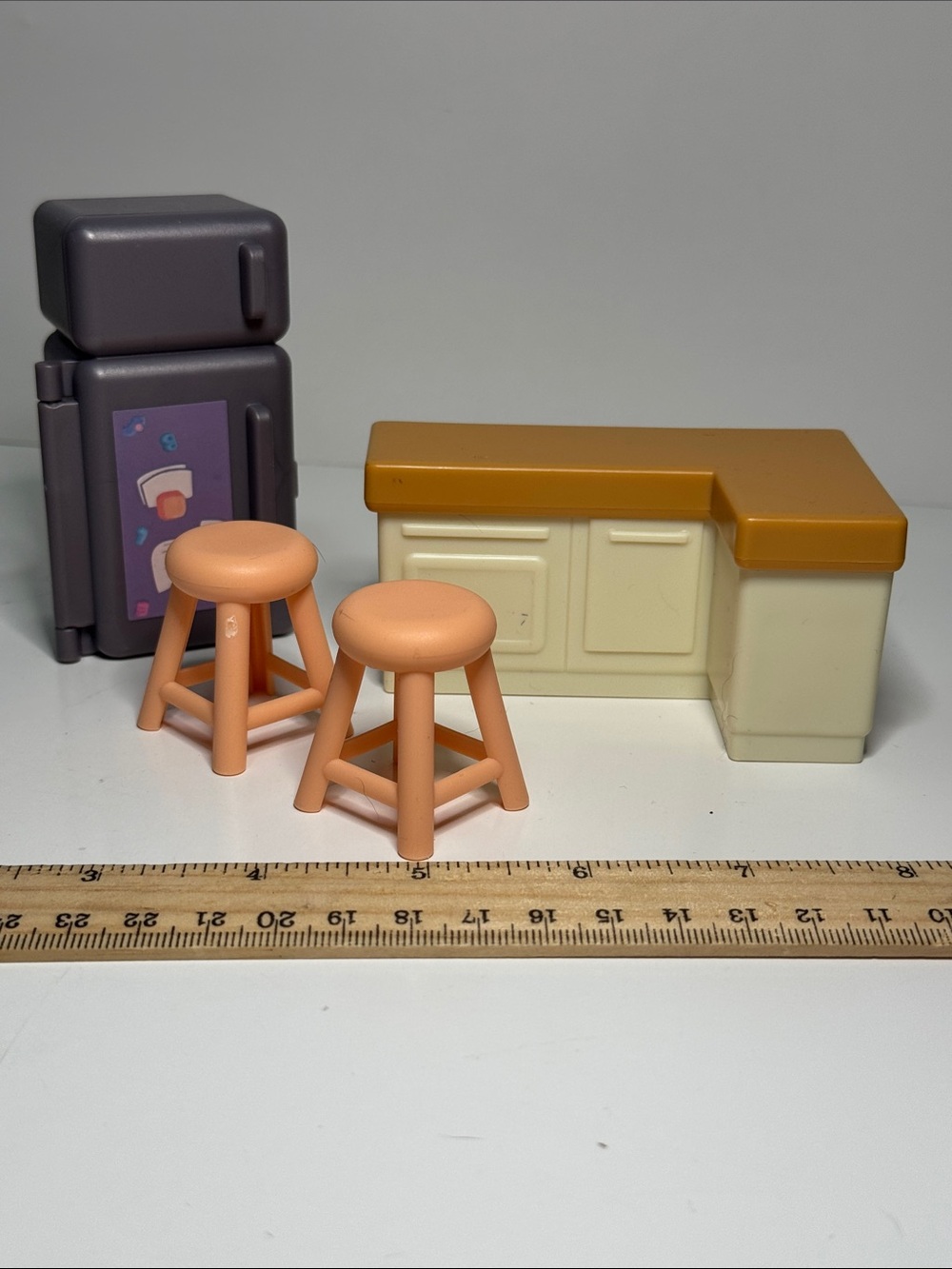 Bluey family kitchen stools fridge by Moose Toys